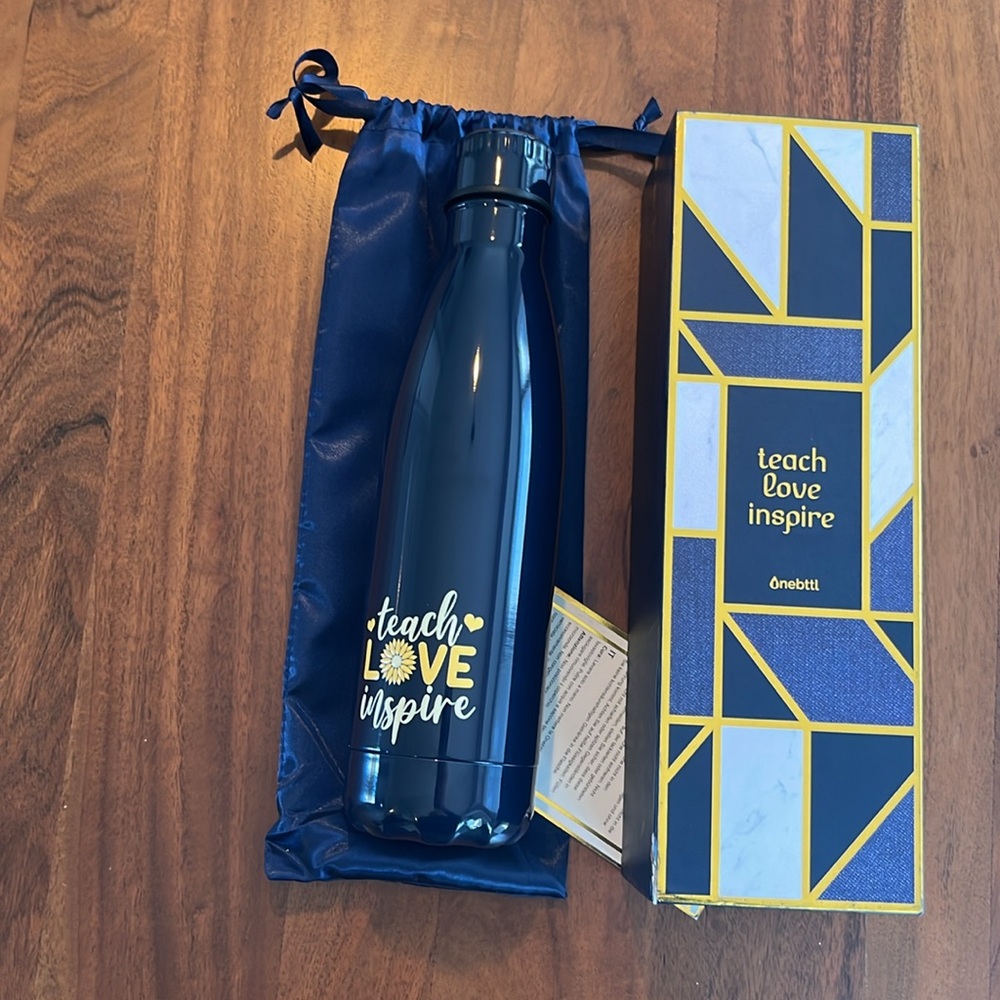Teach Love Inspire Teacher 17oz Water Bottle Teacher Gift New in Box  Onebttl